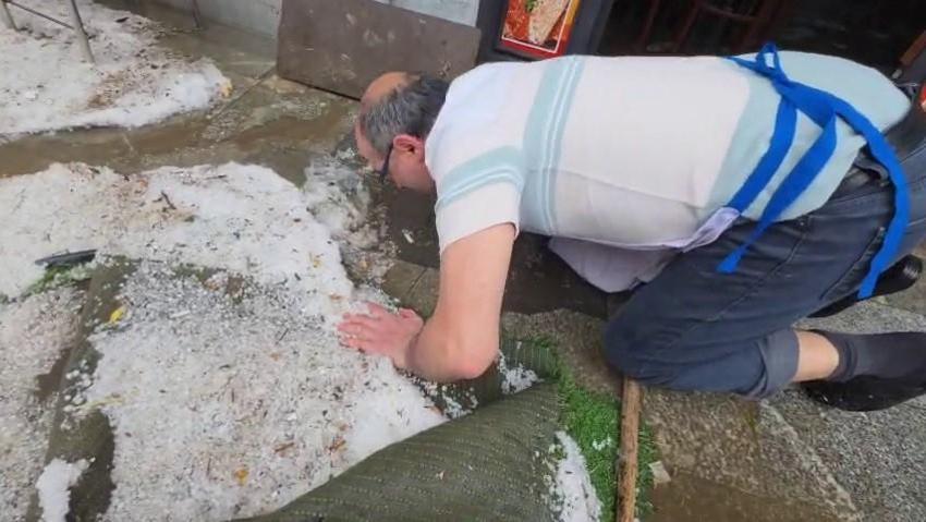 Erzurum'da bir anda bastırdı! İş yerleri sular altında kaldı