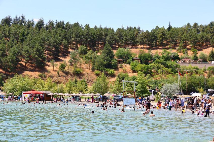 Doğu'nun saklı denizi tatilcilerin akınına uğradı! Ege ve Akdeniz sahillerini aratmayan görüntüler