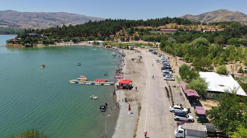 Doğu'nun saklı denizi tatilcilerin akınına uğradı! Ege ve Akdeniz sahillerini aratmayan görüntüler