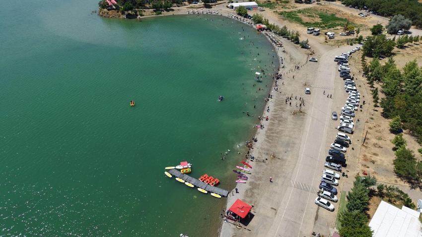 Doğu'nun saklı denizi tatilcilerin akınına uğradı! Ege ve Akdeniz sahillerini aratmayan görüntüler