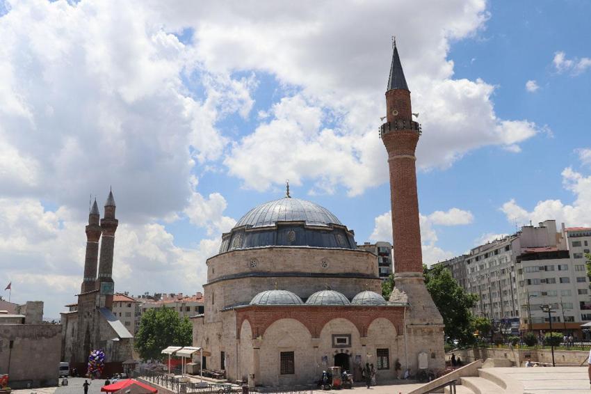Osmanlı'nın unutulmaya yüz tutan kültürü: Birlik ve beraberliğin simgesi olan sadaka taşları