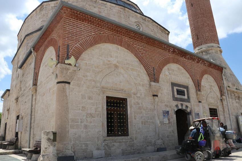 Osmanlı'nın unutulmaya yüz tutan kültürü: Birlik ve beraberliğin simgesi olan sadaka taşları