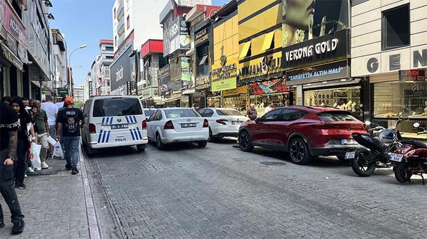 Adana'da kaldırımlar otoparka döndü! 'Sürücülerin çoğu sorumsuz'