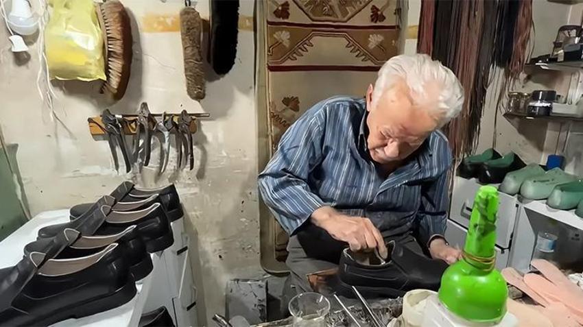 Dokuz yaşında çırak olarak başladığı mesleğini 63 yıldır aşkla sürdürüyor