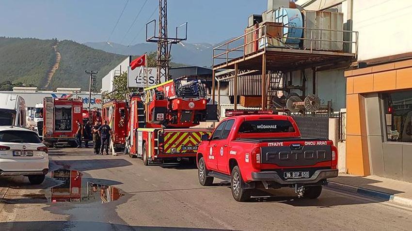 Bursa'da kumaş fabrikasında yangın: Fabrikadan dumanlar yükseldi, ekipler seferber oldu!