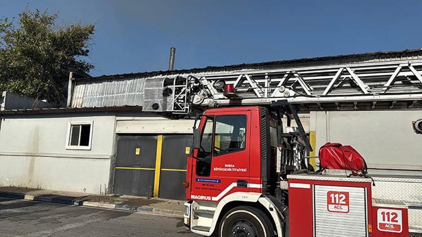 Bursa'da kumaş fabrikasında yangın: Fabrikadan dumanlar yükseldi, ekipler seferber oldu!