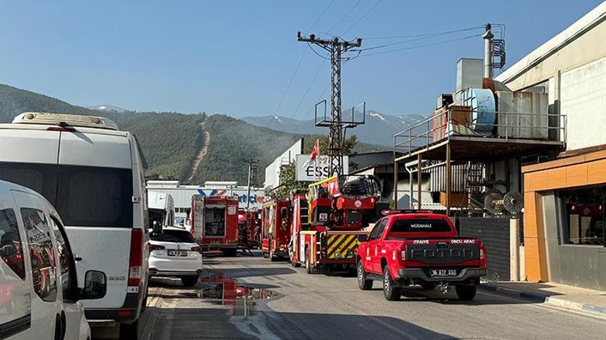 Bursa'da kumaş fabrikasında yangın: Fabrikadan dumanlar yükseldi, ekipler seferber oldu!