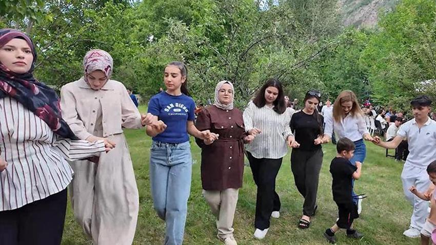 Erzurum'da unutulmaz kültür buluşması: 'Kaysefe Şenliği' yüzlerce kişiyi bir araya getirdi!