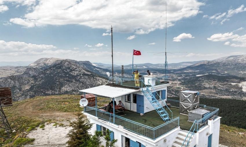 Konya'da yazın ortasında soba yakıyor! Ormanların nöbetini tutuyor
