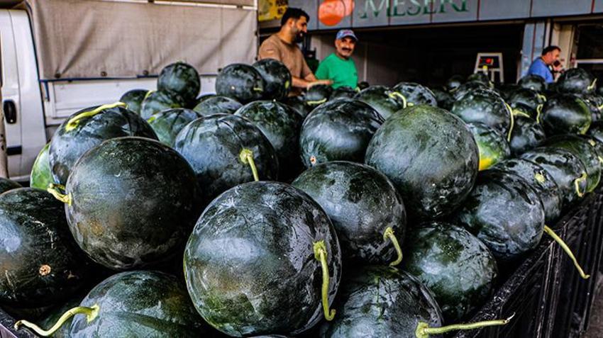 Tarlada 5, markette 17 lira! Adana karpuzunda akılalmaz fiyat uçurumuna üreticiler isyan etti: 'Halde bile satılmıyor'