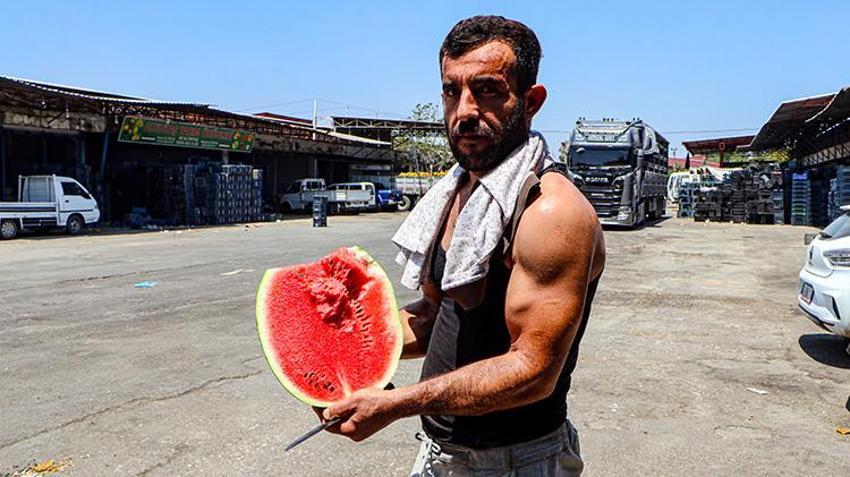 Tarlada 5, markette 17 lira! Adana karpuzunda akılalmaz fiyat uçurumuna üreticiler isyan etti: 'Halde bile satılmıyor'