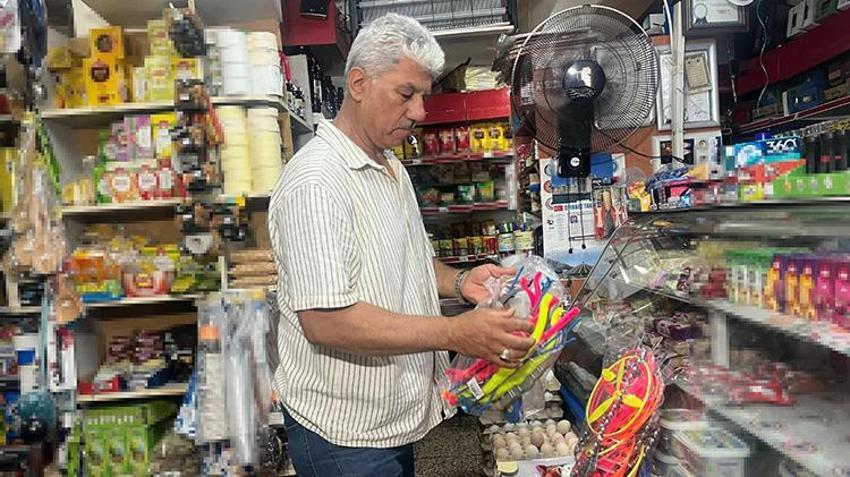 İzmir'de 35 yıllık esnaf 90’lar ruhunu yaşatmaya devam ediyor: Bornova'daki bu bakkalda yok yok!