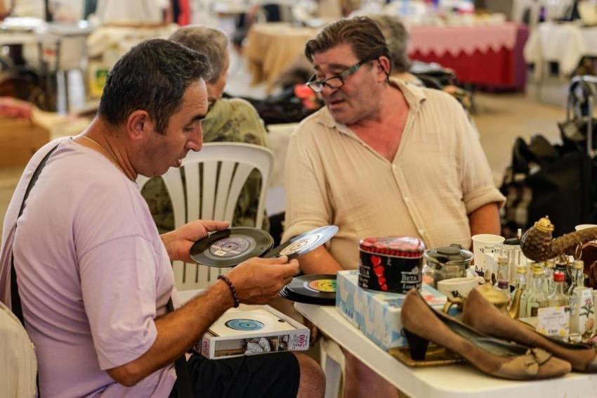 İzmir'de dayanışma ve sosyalleşmenin yeni adı: İkinci el pazarı