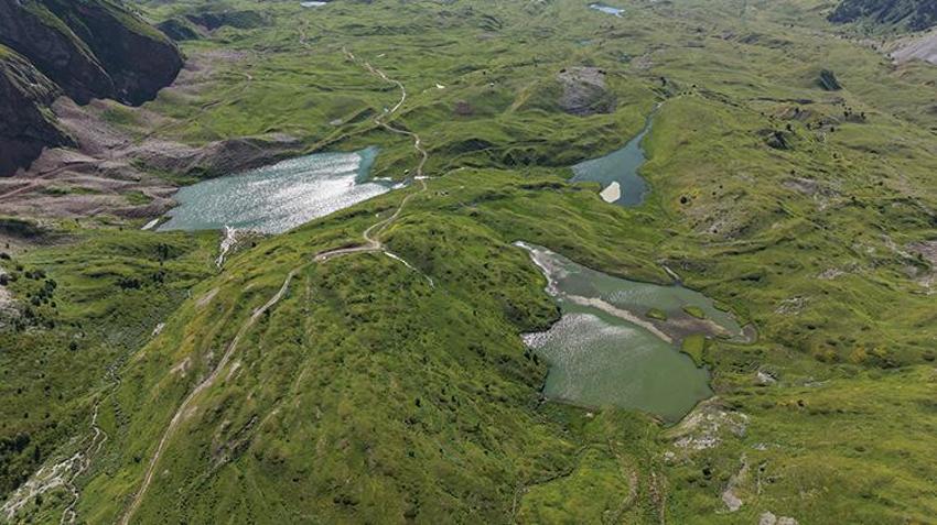 Bulutların üzerindeki cennet: Artvin'in yüzen adalı Arsiyan Yaylası ziyaretçi akınına uğruyor!