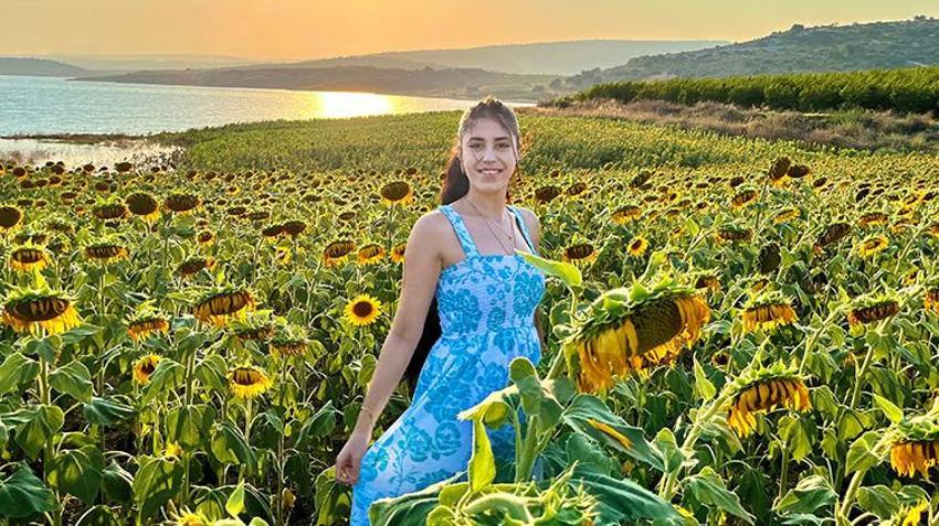Gölün mavisiyle günebakanın sarısı buluştu: Tarsus'taki günebakan tarlaları dronla görüntülendi!