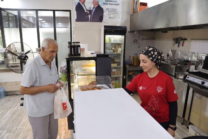 Aydın'da aile bütçesine katkı sağlayacak projeyi hayata geçti! Efe Ekmek satışa sunuldu
