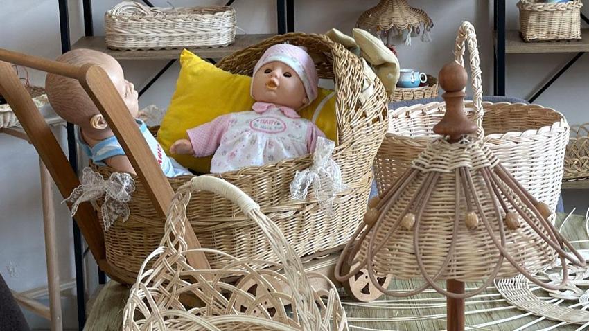 Hayalini gerçekleştirdi, kadınlara ilham oldu! Rattan sanatıyla hem üretiyor hem öğretiyor