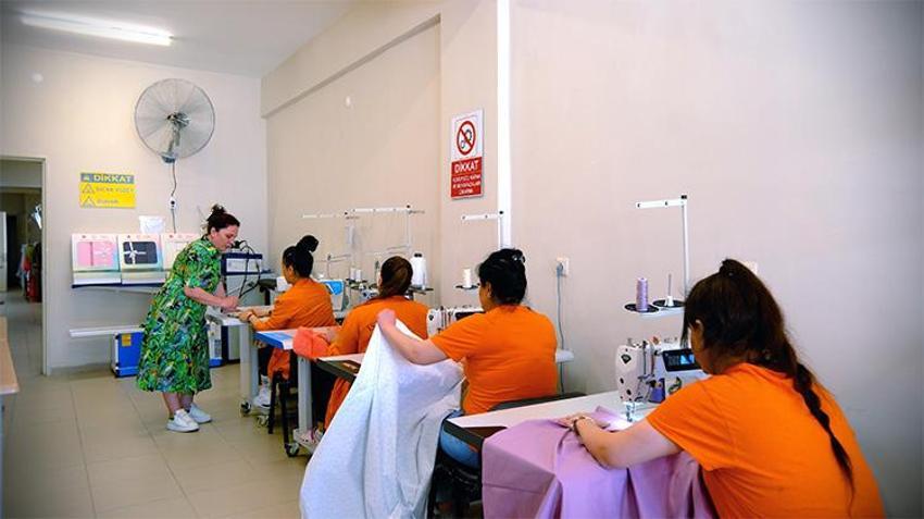 Ürettikçe güçleniyorlar: Erzincan'da kadın hükümlülere altın bilezik!