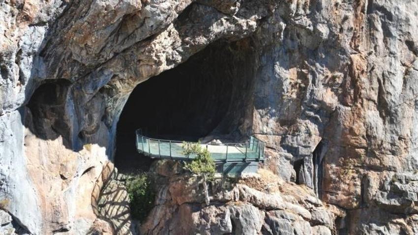 Konya'nın en uzun mağarası turistlerin gözdesi oldu
