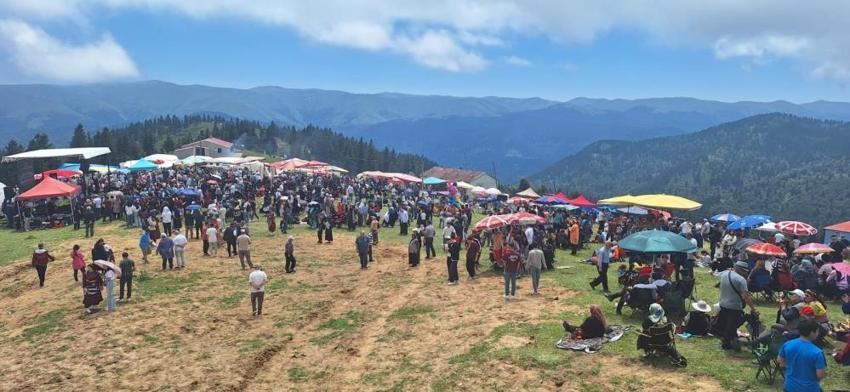 Karadeniz'de renk cümbüşü: 16. Karakısrak yayla şenliği horonlarla kutlandı!