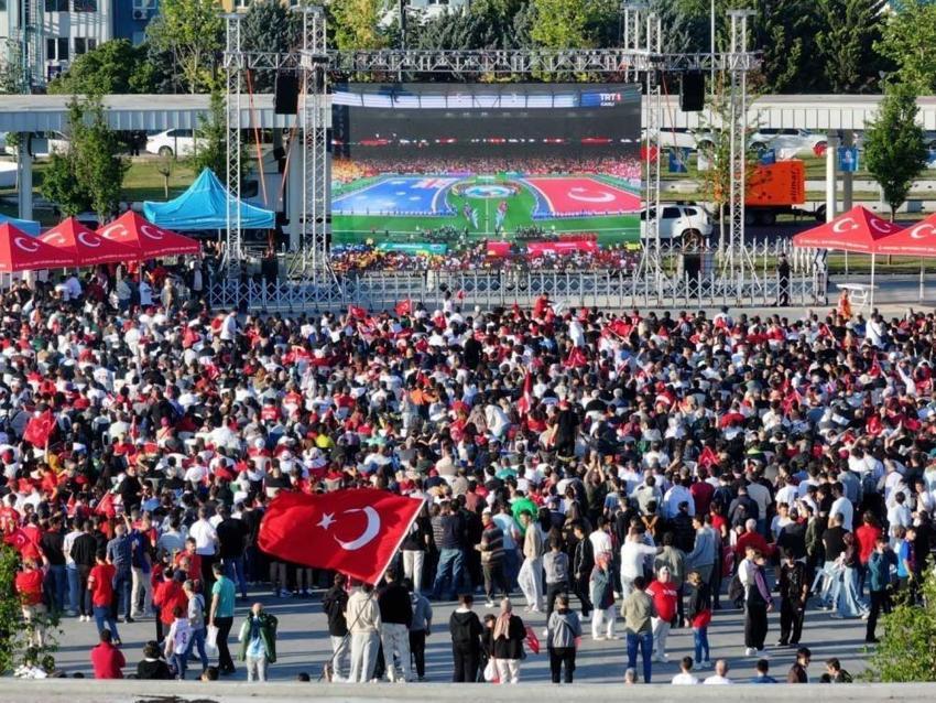 Kocaeli'nin yaşam merkezleri meydanları oldu: Yeni buluşma noktaları hayatın kalbinde yer alıyor