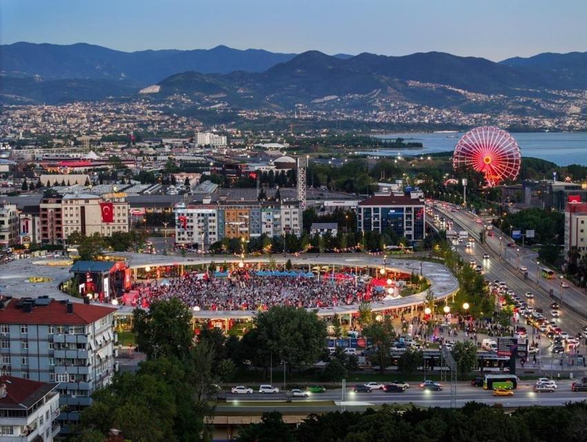 Kocaeli'nin yaşam merkezleri meydanları oldu: Yeni buluşma noktaları hayatın kalbinde yer alıyor