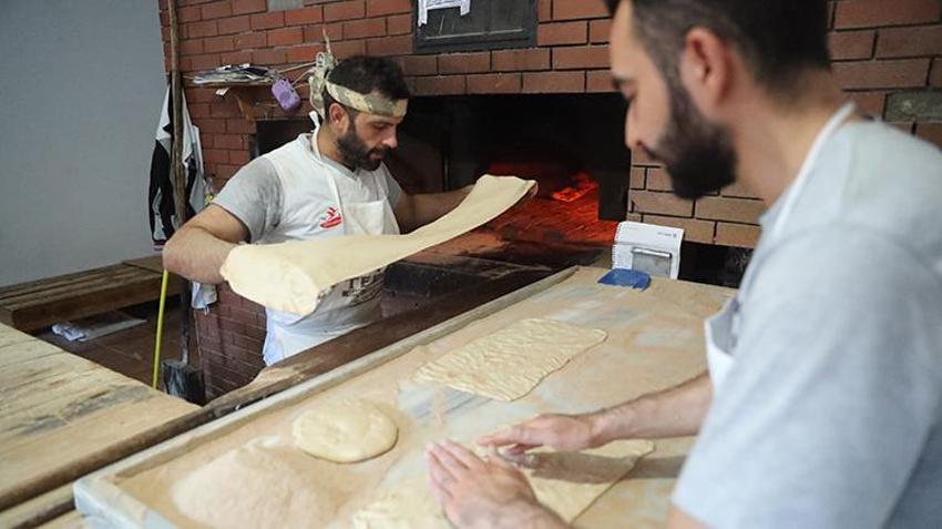 Osmanlı’dan kalan 100 yıllık lezzet! Erzincan’ın 6 ay bozulmayan Eğin ekmeği yok satıyor!