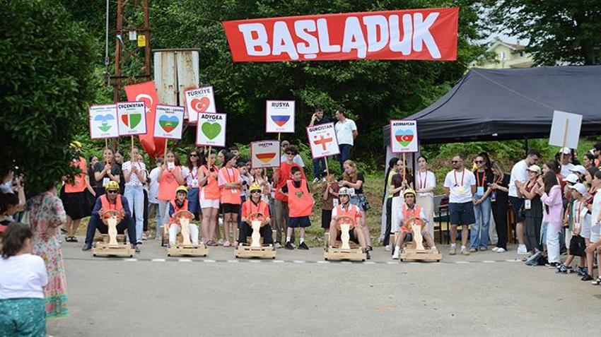 Rize Ardeşen'de Formulaz heyecanı: 12 ülkeden gelen dansçılar tahta arabalarla yarıştı!