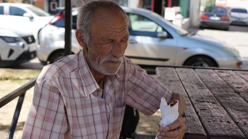 34 yıldır su içemeyen 79 yaşındaki adam, 10 gündür yemek de yiyemiyor