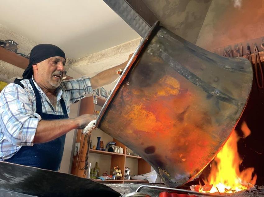 55 yaşında yaz sıcağında kış hazırlığı yapıyor: Dükkanı ev hanımlarının uğrak noktası oldu