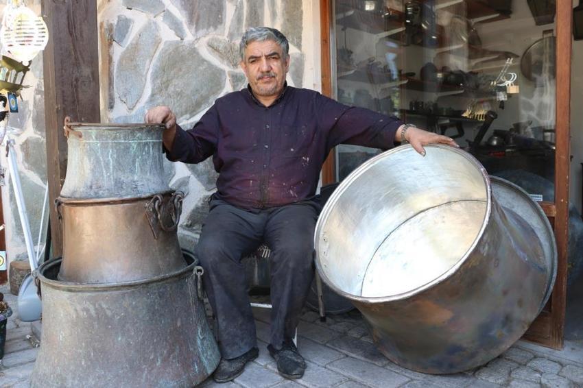 55 yaşında yaz sıcağında kış hazırlığı yapıyor: Dükkanı ev hanımlarının uğrak noktası oldu