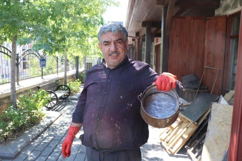 55 yaşında yaz sıcağında kış hazırlığı yapıyor: Dükkanı ev hanımlarının uğrak noktası oldu
