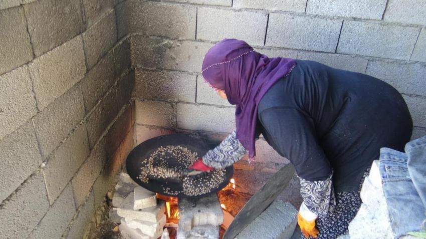 Kızın kumun içinde kavruluyor: Batman'ın emeği kumda leblebiye büyük ilgi var