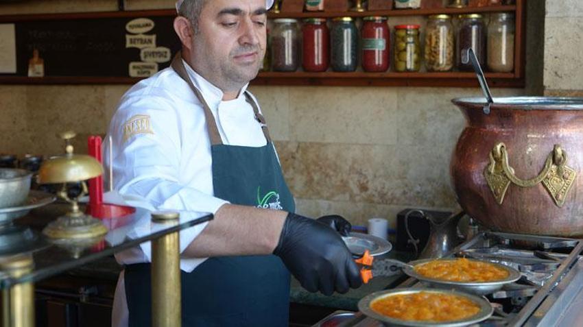 Kavurucu sıcaklar Gaziantep'in tescilli lezzeti beyrana olan ilgiyi azaltmadı