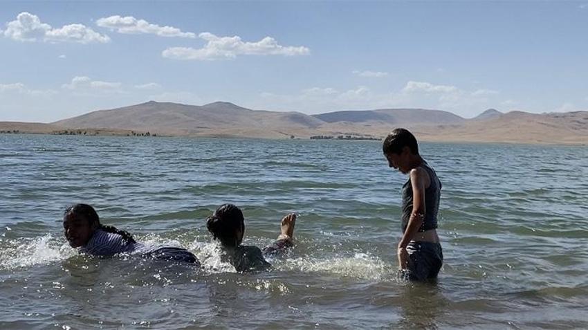 Ağrı'da kavurucu sıcakta tehlikeli serinlik: Çocuklar akın etti
