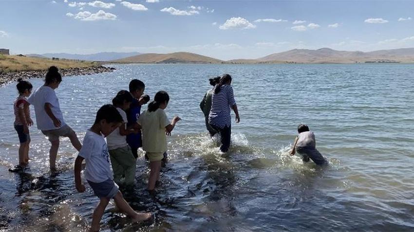Ağrı'da kavurucu sıcakta tehlikeli serinlik: Çocuklar akın etti