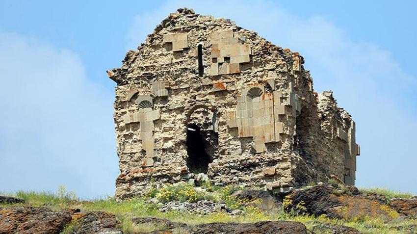 Kars'ta zaman bu köyde durmuş gibi: Asırlık surların içinde yaşam sürüyor! 'Dünyada çok az örneği var'