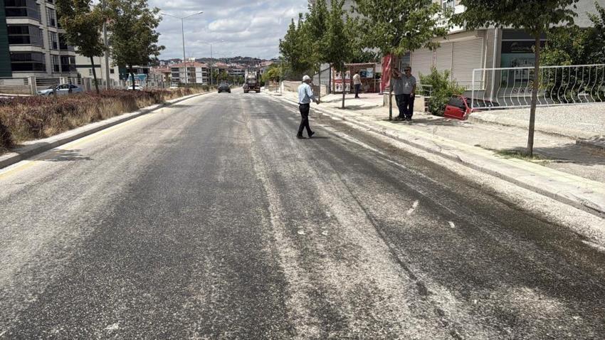 Eskişehir'de film sahnelerini aratmayan kaza! Yoldaki sıvıyı su sandı, gerçeği anlayınca iş işten geçti!