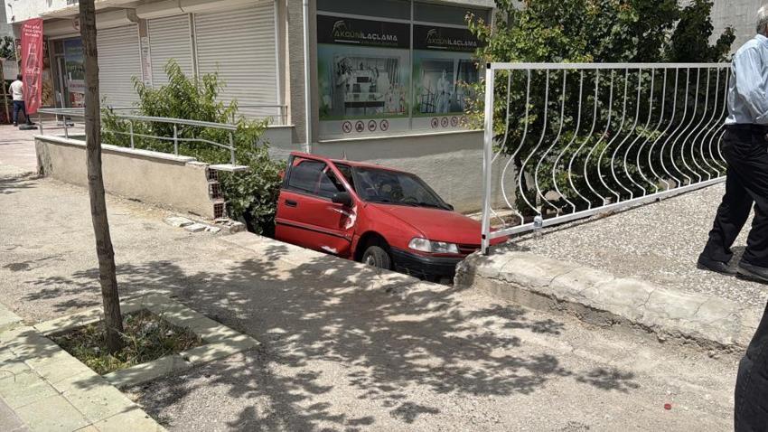 Eskişehir'de film sahnelerini aratmayan kaza! Yoldaki sıvıyı su sandı, gerçeği anlayınca iş işten geçti!
