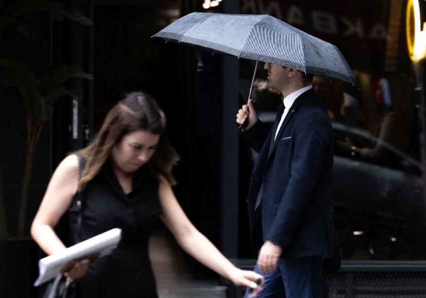 Sıcak havanın yerini sağanak yağışlar alıyor Meteoroloji 35 ili sarı ve turuncu kodla uyardı! Prof. Dr. Orhan Şen ve AKOM'dan açıklama geldi
