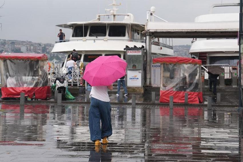 Sıcak havanın yerini sağanak yağışlar alıyor Meteoroloji 35 ili sarı ve turuncu kodla uyardı! Prof. Dr. Orhan Şen ve AKOM'dan açıklama geldi