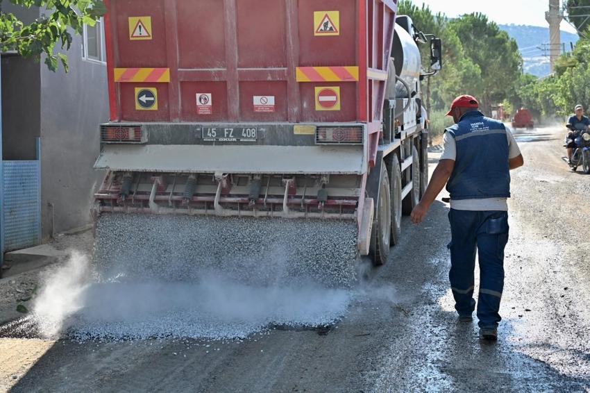 Manisa Büyükşehir Belediyesi'nden Alaşehir’de 3 mahalleyi rahatlatan asfalt hamlesi