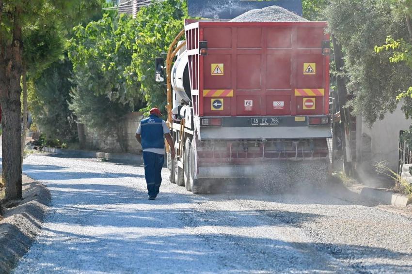 Manisa Büyükşehir Belediyesi'nden Alaşehir’de 3 mahalleyi rahatlatan asfalt hamlesi