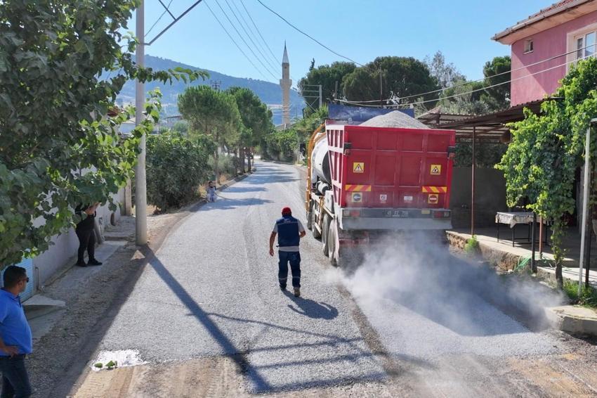 Manisa Büyükşehir Belediyesi'nden Alaşehir’de 3 mahalleyi rahatlatan asfalt hamlesi