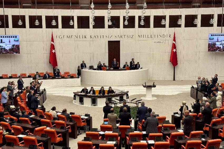 En düşük emekli maaşı 23 bin 552 TL oldu! Teklif TBMM’de kabul edildi ve yasalaştı