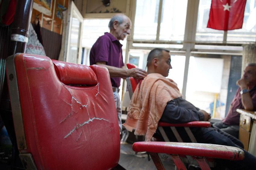 58 yıllık ortağı vefat edince koltuğunu emekli etti