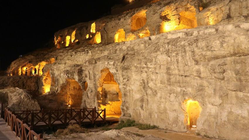 Şanlıurfa’nın göbeğinde sır! Gecekonduların altından 'ölüler şehri' ortaya çıktı!