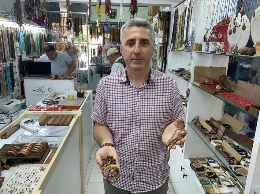 Sivaslı usta geri dönüşümden ilham aldı, atıkları çöpe gitmekten kurtarıp sanat eserine dönüştürdü!