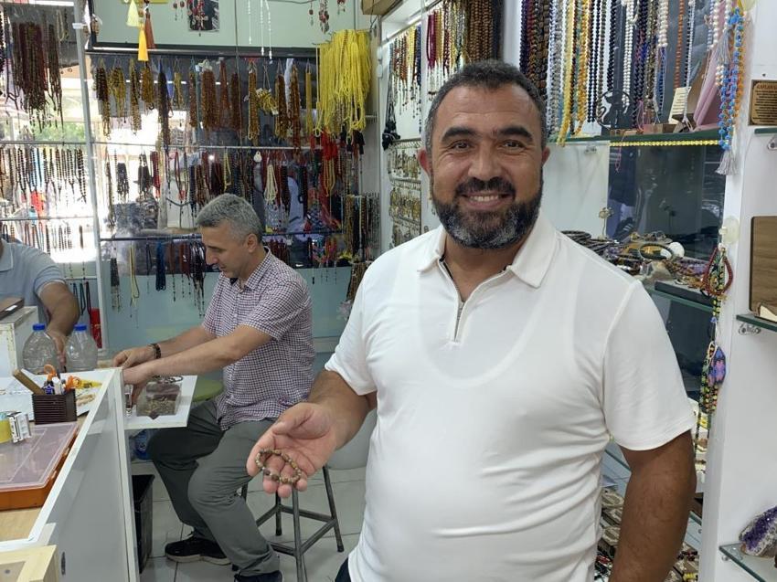 Sivaslı usta geri dönüşümden ilham aldı, atıkları çöpe gitmekten kurtarıp sanat eserine dönüştürdü!