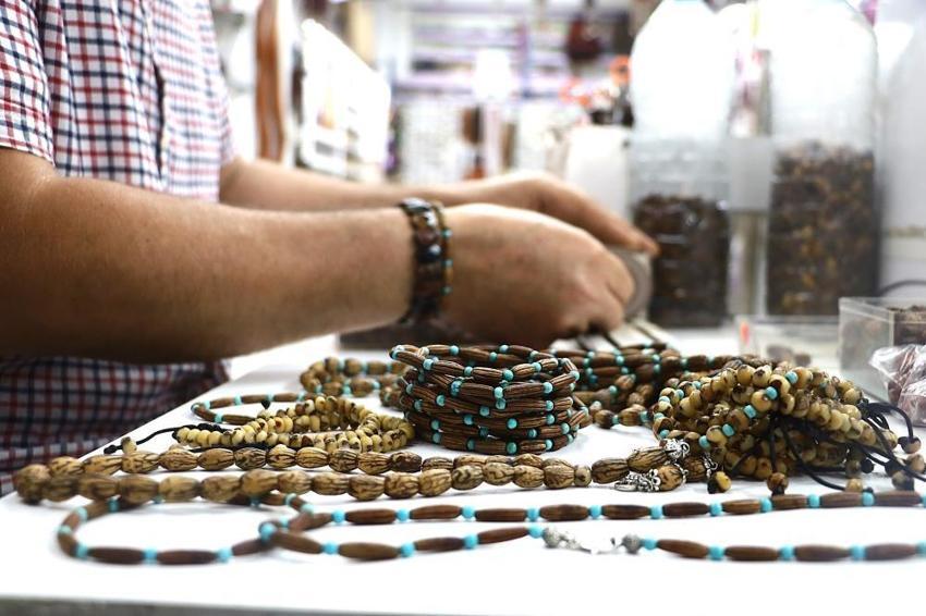 Sivaslı usta geri dönüşümden ilham aldı, atıkları çöpe gitmekten kurtarıp sanat eserine dönüştürdü!